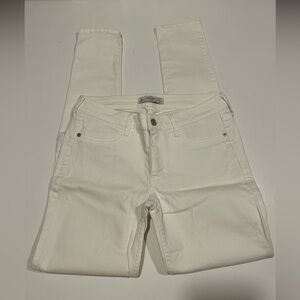 ABERCROMBIE & FITCH WHITE SKINNY JEANS SIZE 4R / 27 - LENGTH 31